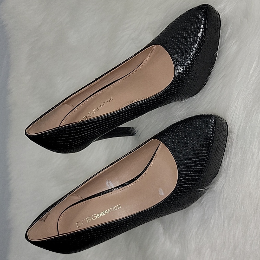 BCBG Generation Penni  Pump Heels Black Snake Print Size 7